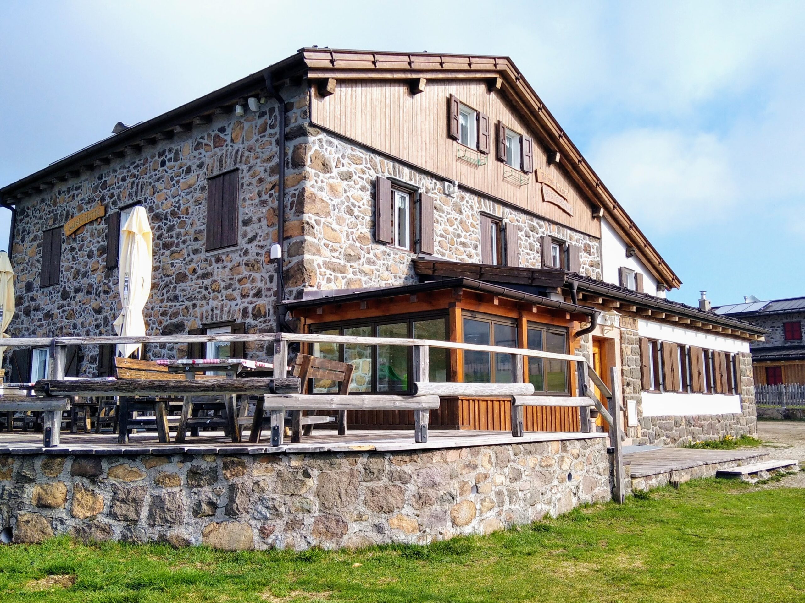 Rifugio-Lusia-Val-di-Fiemme-Val-di-Fassa-Dolomiti-scaled-1